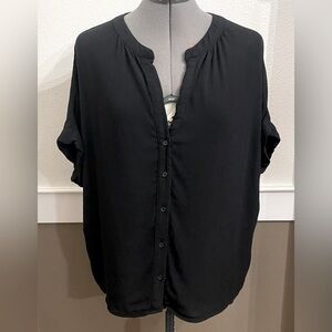 Francesca’s Mi Ami 100% Viscose Button-up Top Size L Black Short Sleeves Blouse